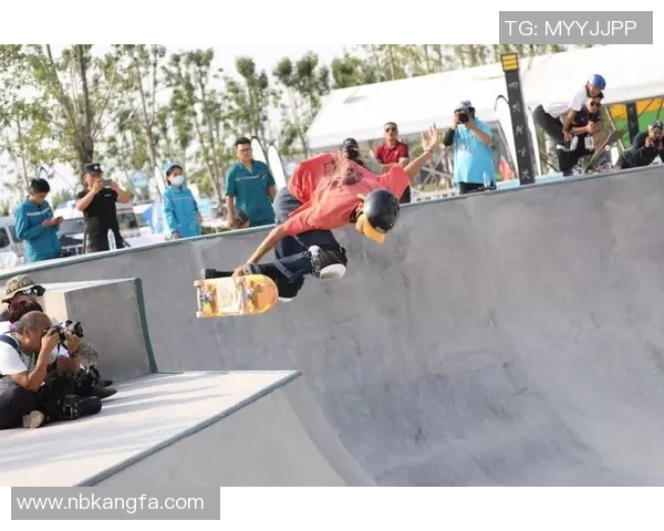 广州滑板队在极限运动联赛中以65分稳居积分榜首位